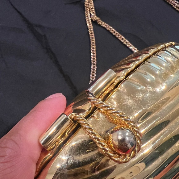 Shimmering Vintage-  Shell Clutch with Chain Strap - Picture 11 of 16